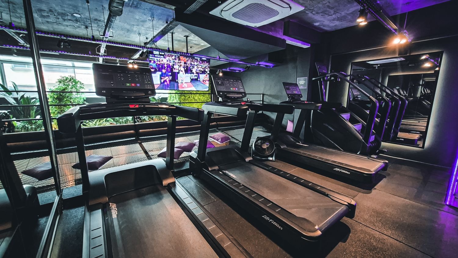 Área de cardio com tela